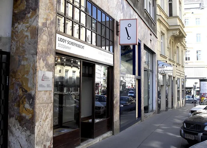 Center Operastreet "italy" Viena